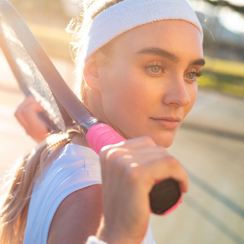 DABALASH y pestañas fuertes durante actividades deportivas al sol en Colombia